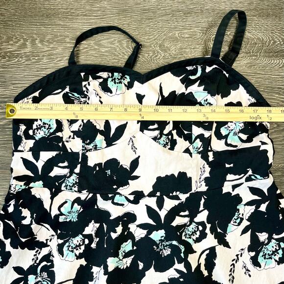 Torrid Women's Tank‎ Sweetheart Floral Blue White Black Empire Waist SZ 1X - Picture 7 of 11